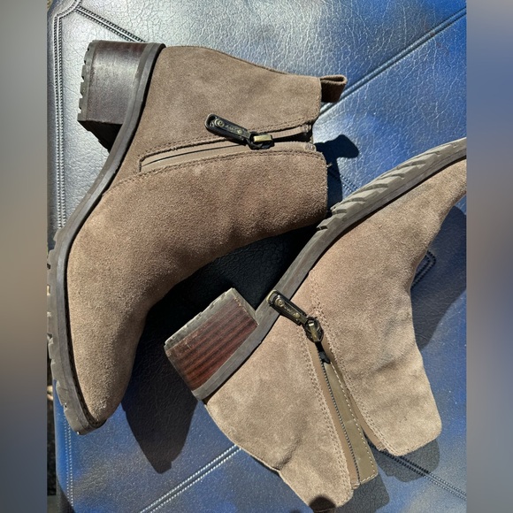 Blondo Waterproof Suede Ankle Boots with Natural Rubber soles Side Zips size 7M - Picture 2 of 9